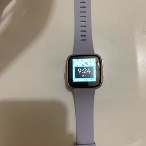 Fitbit Versa and Periwinkle band